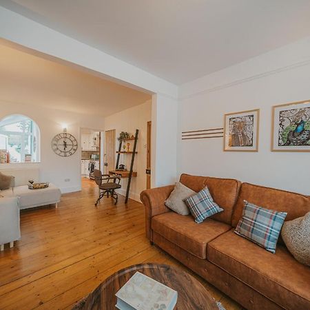 Cotswolds- Homely 2 Bed House With Garden, Wifi - Esho Stays Cirencester Bagian luar foto