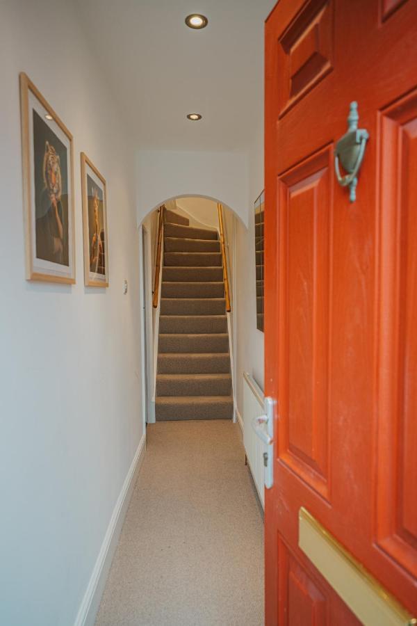 Cotswolds- Homely 2 Bed House With Garden, Wifi - Esho Stays Cirencester Bagian luar foto