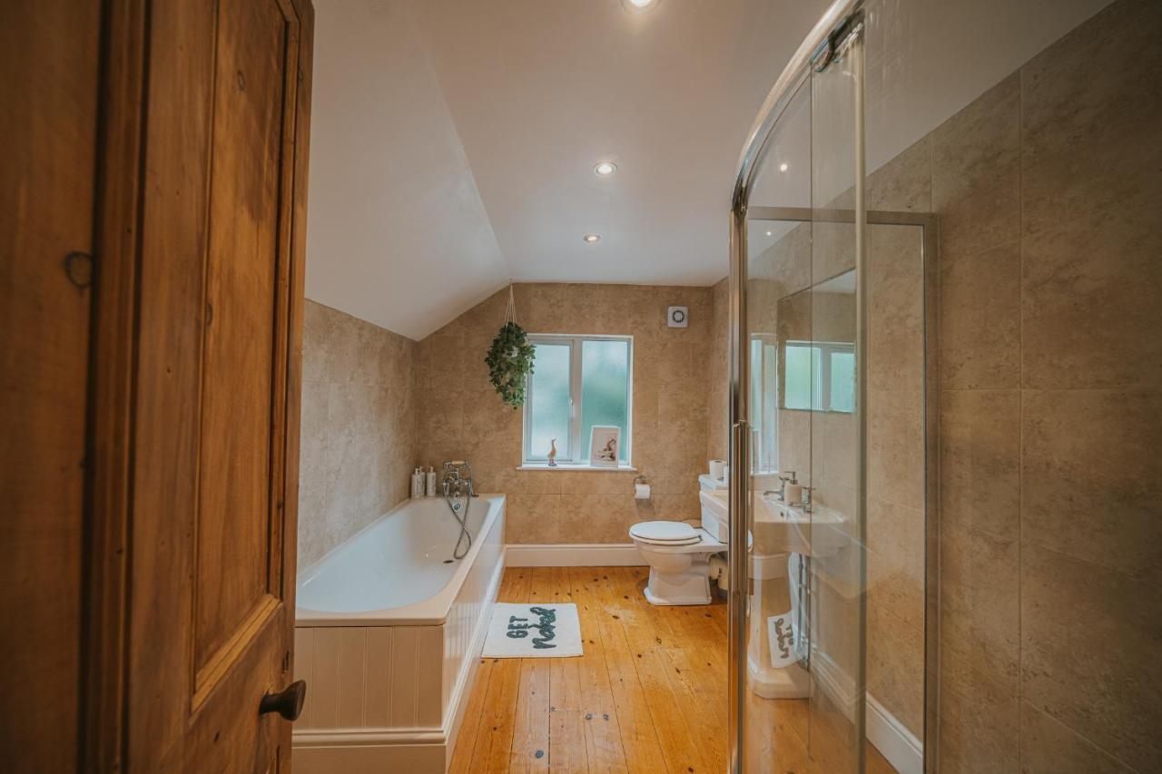 Cotswolds- Homely 2 Bed House With Garden, Wifi - Esho Stays Cirencester Bagian luar foto