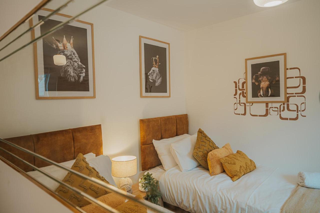 Cotswolds- Homely 2 Bed House With Garden, Wifi - Esho Stays Cirencester Bagian luar foto