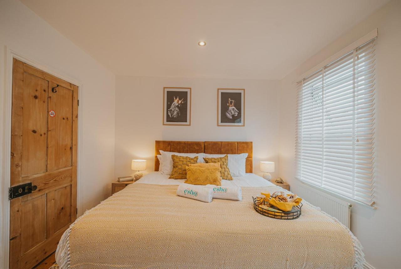 Cotswolds- Homely 2 Bed House With Garden, Wifi - Esho Stays Cirencester Bagian luar foto